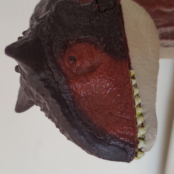 Jurassic World Fallen  Kingdom Carnotaurus with Virtual Scan Stamp Large - Picture 2 of 16